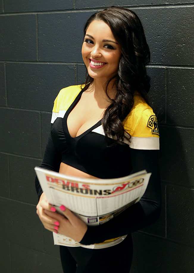 Boston-Bruins-Ice-Girls-482150108034_Devils_at_Bruins.jpg