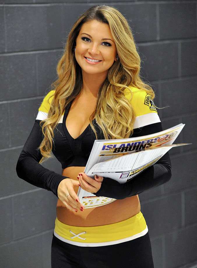 Boston-Bruins-Ice-Girls-147141023037_Islanders_at_Bruins.jpg
