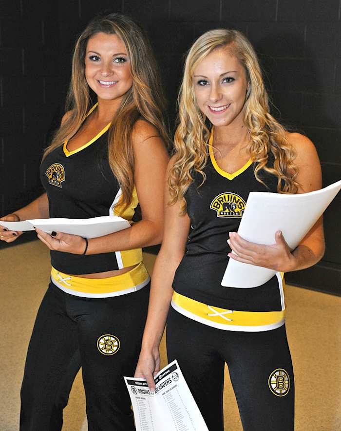Boston-Bruins-Ice-Girls-147140930029_Islanders_at_Bruins.jpg