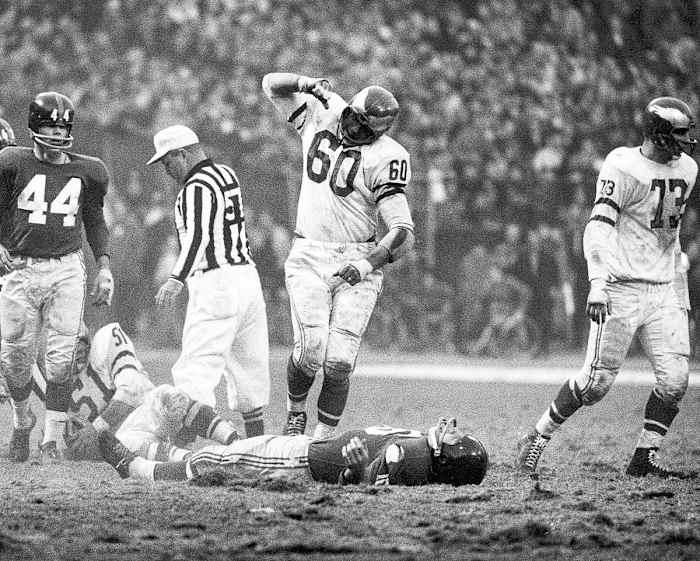 3-chuck-bednarik-1960-fs.jpg