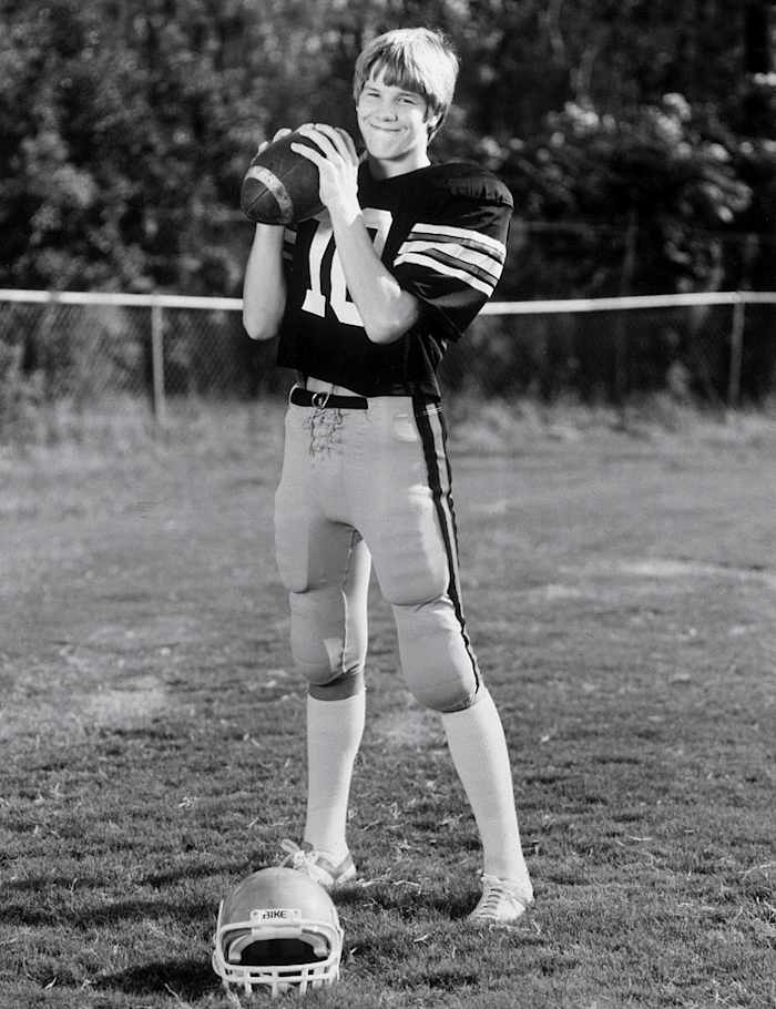 Brett-Favre-youth-football.jpg