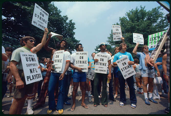 players-strike-1974-picketers-nl.jpg