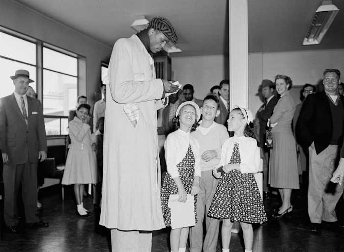 1956-bill-russell-autographs.jpg