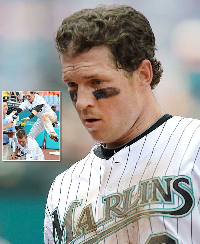 2010-Chris-Coghlan-torn-knee.jpg