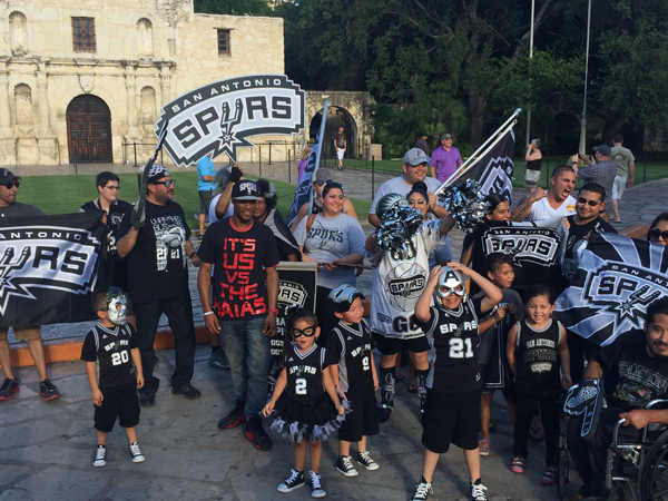spurs-fan-rally