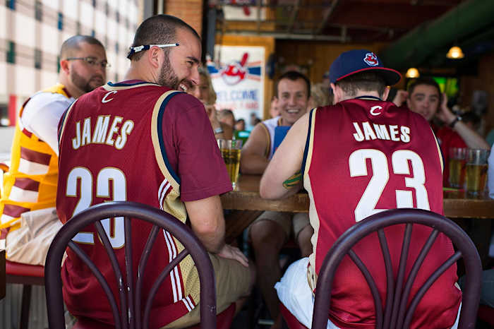lebron-fans-452040012_10.jpg