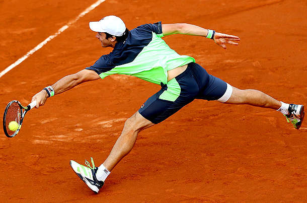 Facundo Bagnis hits a no-look, one-handed backhand during his marathon match against Julien Benneteau. (Matthew Stockman/Getty Images)