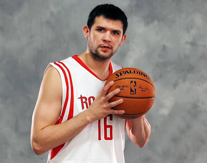 Kostas-Papanikolao-2014-NBA-Media-Day.jpg