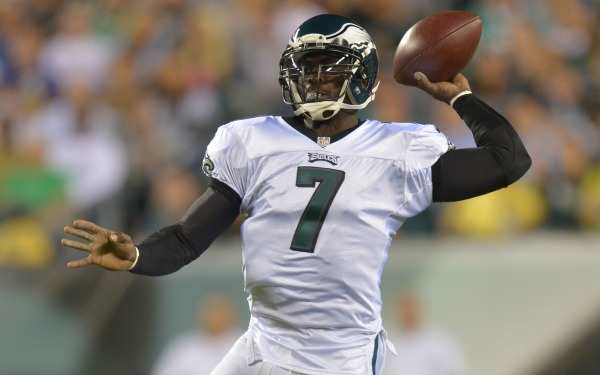 Michael Vick says he won't play Sunday against the Cowboys. (Drew Hallowell/Philadelphia Eagles/Getty Images)