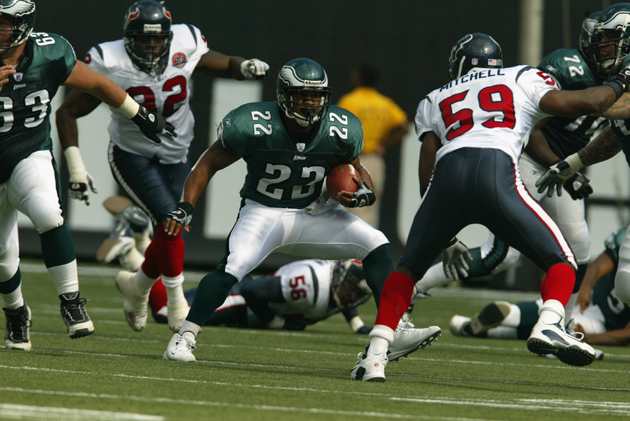 Duce Staley (22) of the Philadelphia Eagles rushes against Mitchell (59) during the game in 2002.