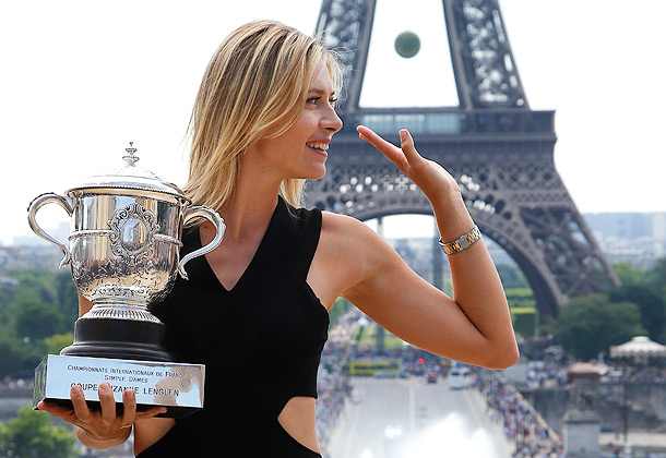 maria-sharapova-trophy-7