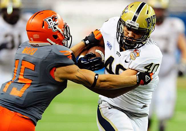 James Conner (40) and Pittsburgh were one of several 6-6 squads to play in a bowl game last season.