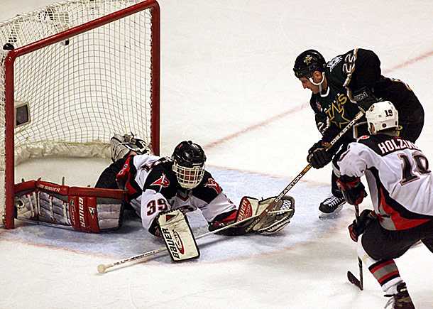 Brett Hull scores the infamous foot in the crease goal vs. Buffalo in the 1999 Stanley Cup Final.