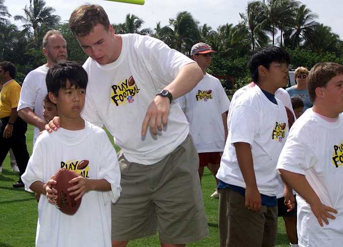 2000-Peyton-Manning-Pro-Bowl-Special-Olympics.jpg