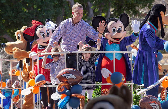 Peyton-Manning-disney.jpg