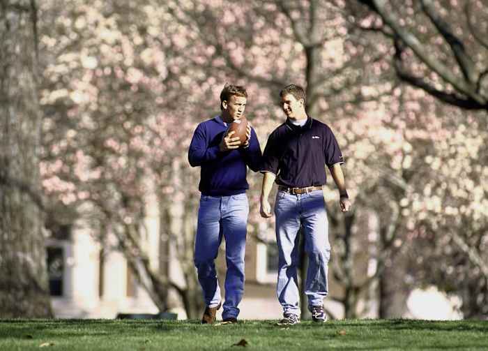 2001-Peyton-Eli-Manning-01338745.jpg