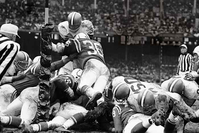 1964-NFL-Championship-Jim-Brown-001365372.jpg