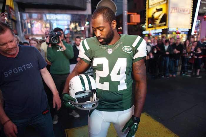 darrelle-revis-X159579_TK1_120.jpg