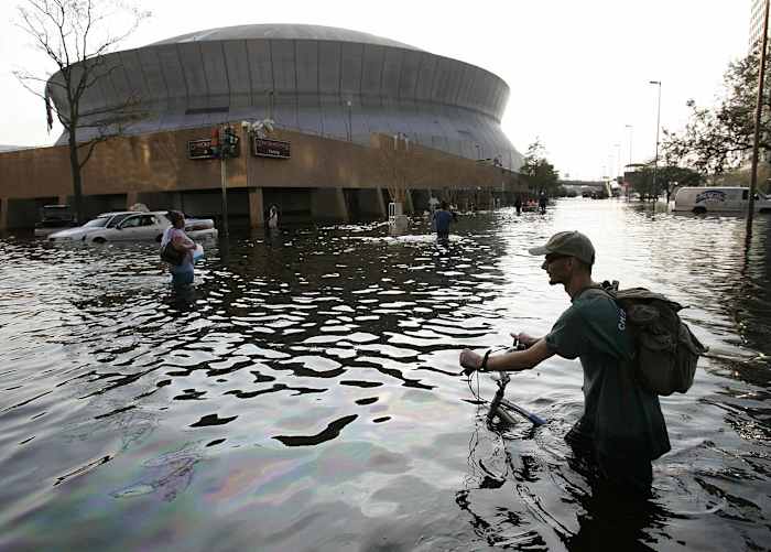 04-aftermath-flooding-HURRICANE-KATRINA(8).jpg