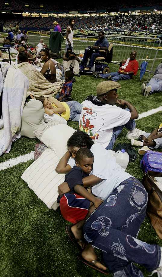 03-residents-inside-Superdome-001090165.jpg