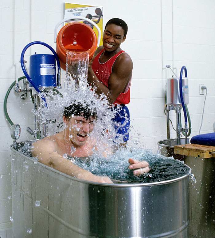 1986-Isiah-Thomas-Bill-Laimbeer-hot-tub-079005240.jpg
