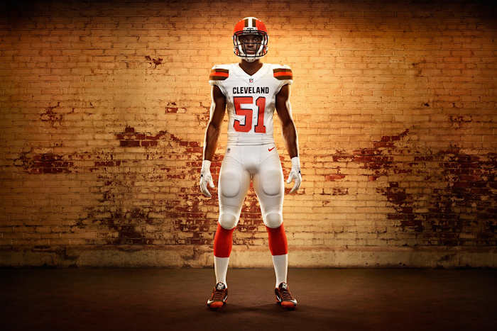 45626_268352_01a_Nike_FB_Cleveland_Barkevious_Mingo_Soldiers_0032_16X9_original.jpg