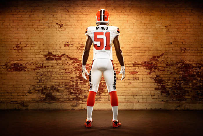 45626_268352_02a_Nike_FB_Cleveland_Barkevious_Mingo_Soldiers_0039_16X9_original.jpg