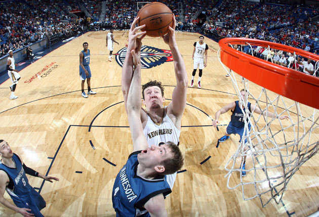 omer-asik-pelicans-wolves.jpg