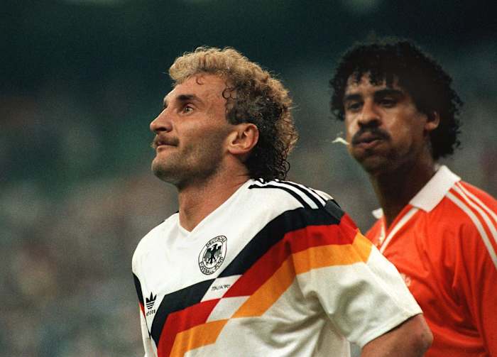 1990-frank-rijkaard-rudi-voller-spit.jpg