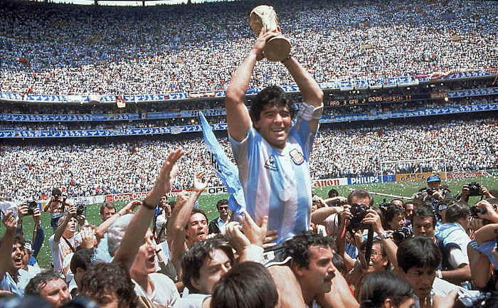 1986-maradona-trophy.jpg
