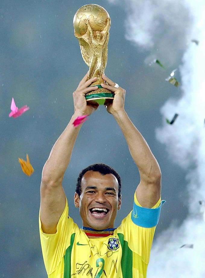 2002-cafu-trophy.jpg