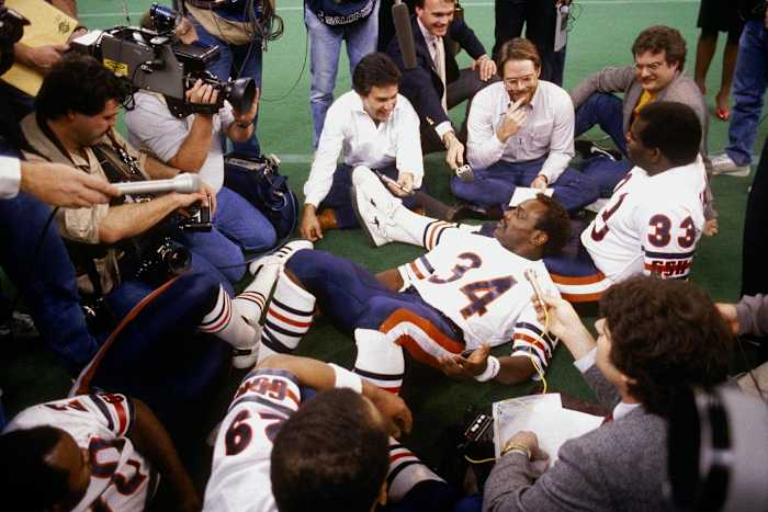 1986-Super-Bowl-XX-Media-Day-Walter-Payton-Calvin-Thomas.jpg