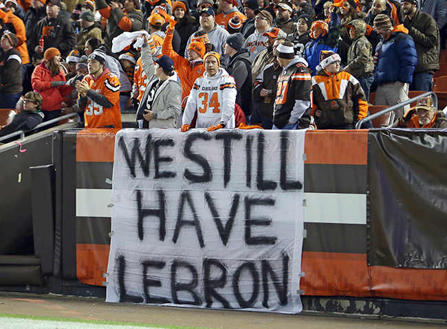 browns-lebron-sign.jpg