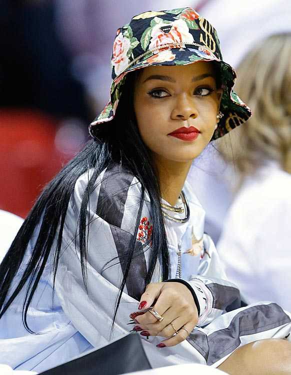 140512122003-rihanna-0508-single-image-cut.jpg