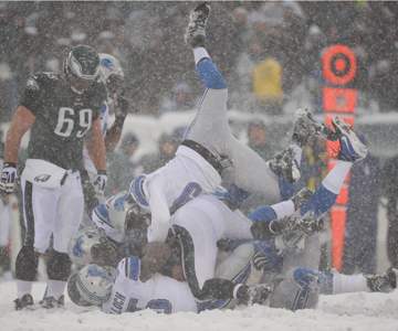 The Week 14 Eagles-Lions game featured nine fumbles. A snowy Super Bowl could prove equally sloppy. (Al Tielemans/Sports Illustrated)