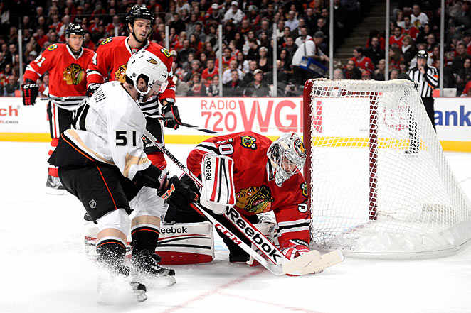 Corey Crawford's injury was a concern as the Blackhawks closed in on the Ducks' NHL fast start mark.