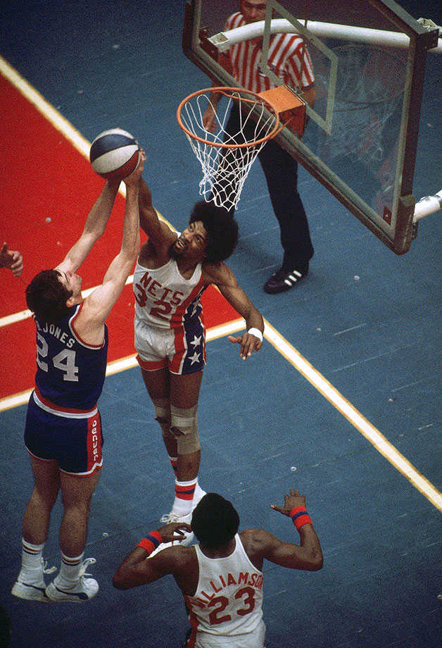 1976-Julius-Erving-Bobby-Jones-001311997.jpg