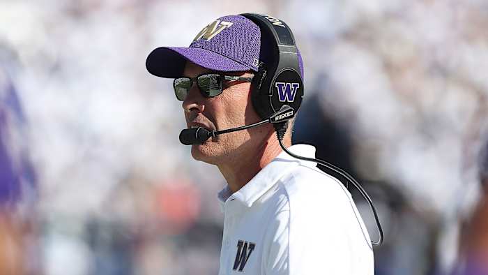 Washington coach Chris Petersen steps down