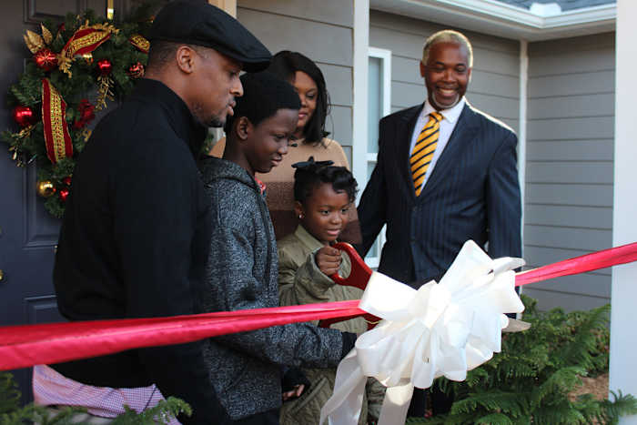 warrick-dunn-homes-ribbon-cutting