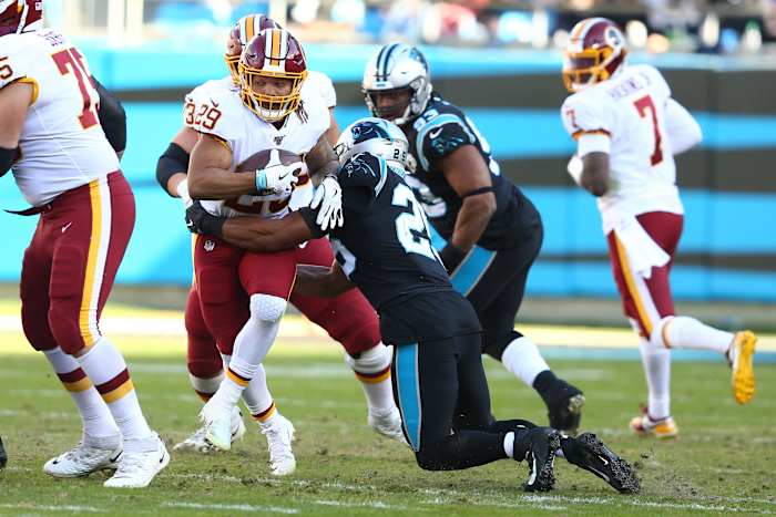 Derrius Guice Carolina tackle  © Jeremy Brevard-USA TODAY Sports