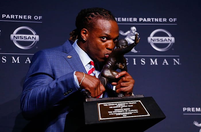 Derrick Henry wins the Heisman Trophy in 2015