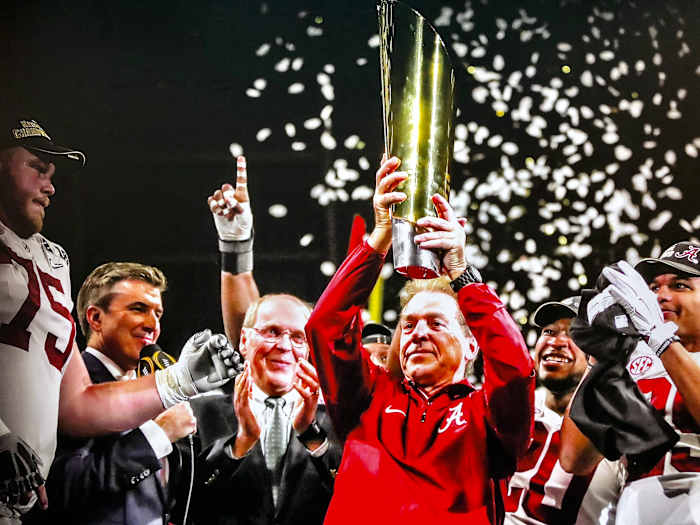 Nick Saban holds up the trophy after winning the 2017 national championship