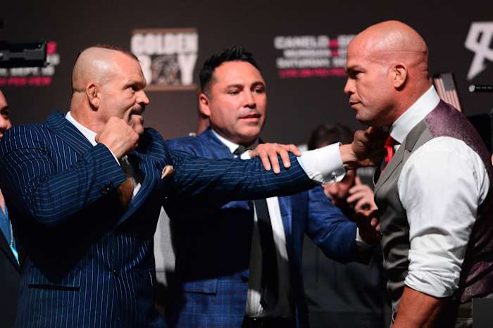 Fight promoter Oscar De La Hoya (center) gets in between Chuck Liddell (left) and Tito Ortiz while promoting their upcoming MMA bout at T-Mobile Arena.