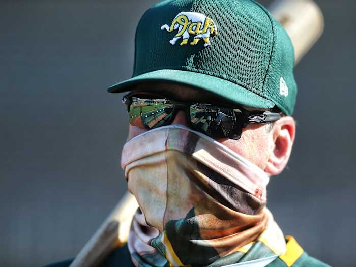 A's manager Bob Melvin wearing a mask