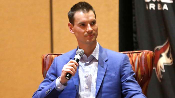 john-chayka-step-down-coyotes-gm