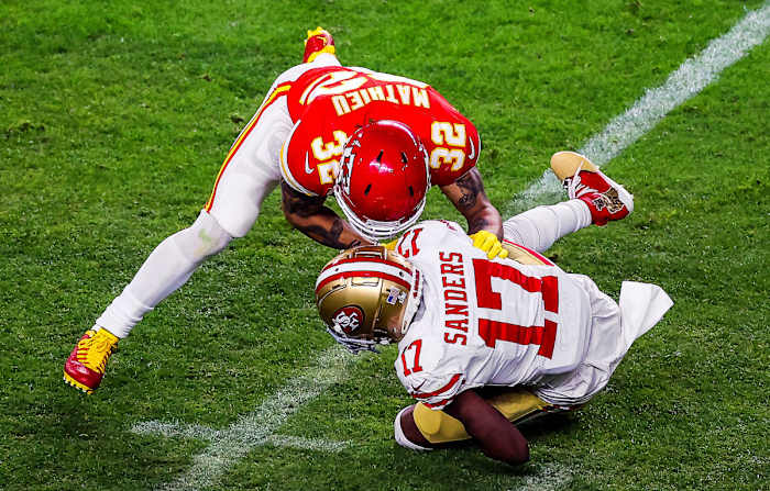 Tyrann Mathieu tackles Emmanuel Sanders in Super Bowl LIV