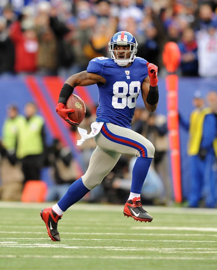 Giants wide receiver Hakeem Nicks (88) burns Falcons defensive end Kroy Biermann (71) en route to his second score of the day during a 2012 win over the Falcons.