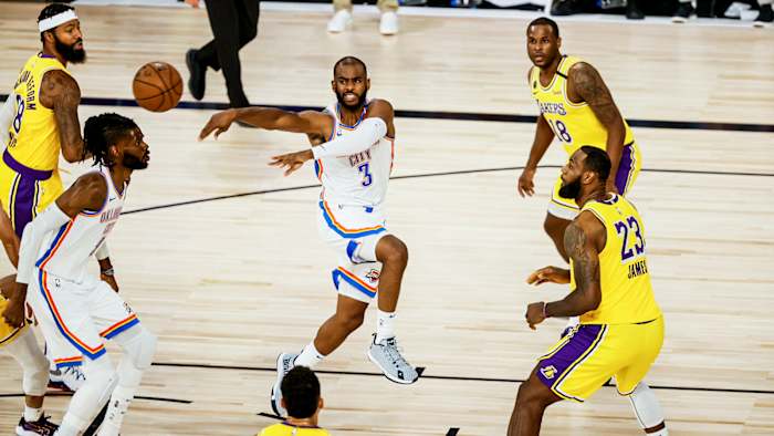 Chris Paul passes against the Lakers