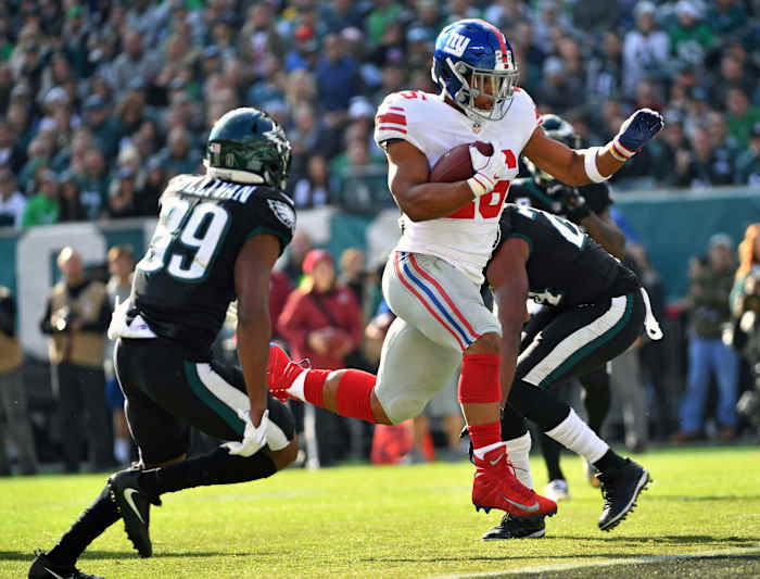 Giants running back Saquon Barkley (26) scores on a 13-yard touchdown catch against the Eagles during the first quarter at Lincoln Financial Field, Nov. 25, 2018.