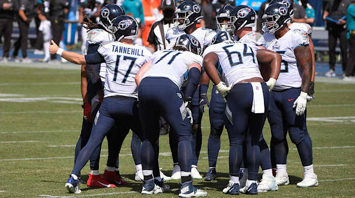 nfl-titans-huddle-covid-19-protocols